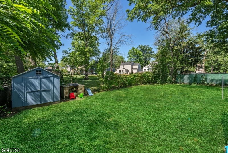 9 Midway Dr