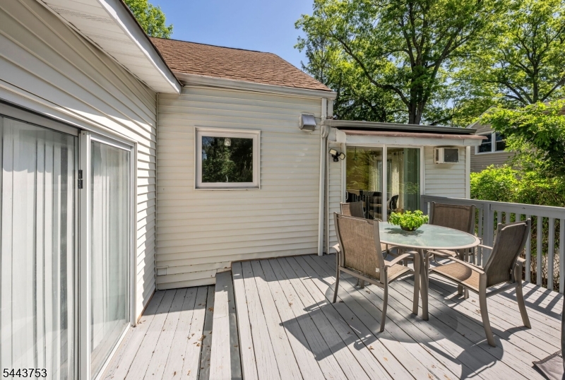 9 Midway Dr