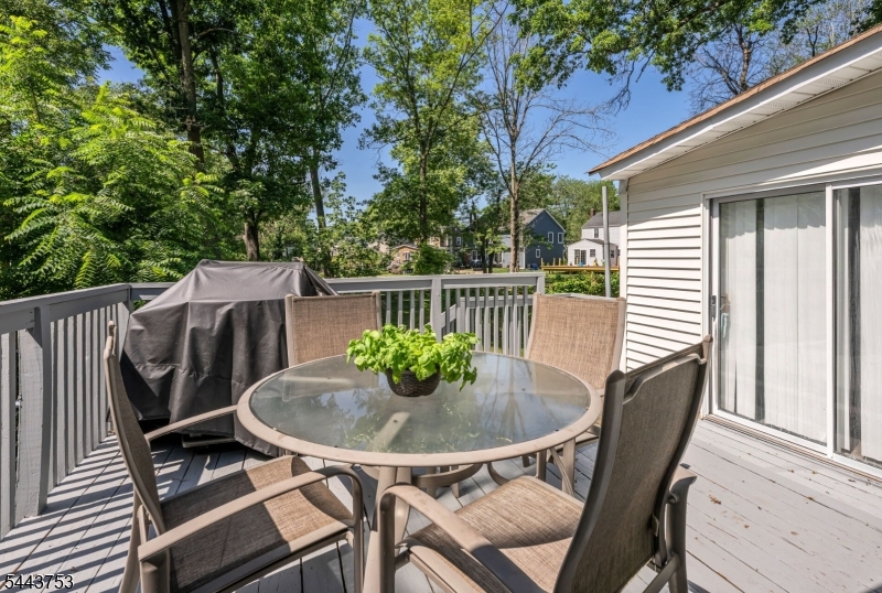9 Midway Dr