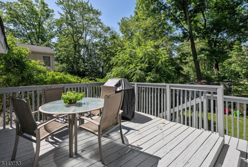 9 Midway Dr