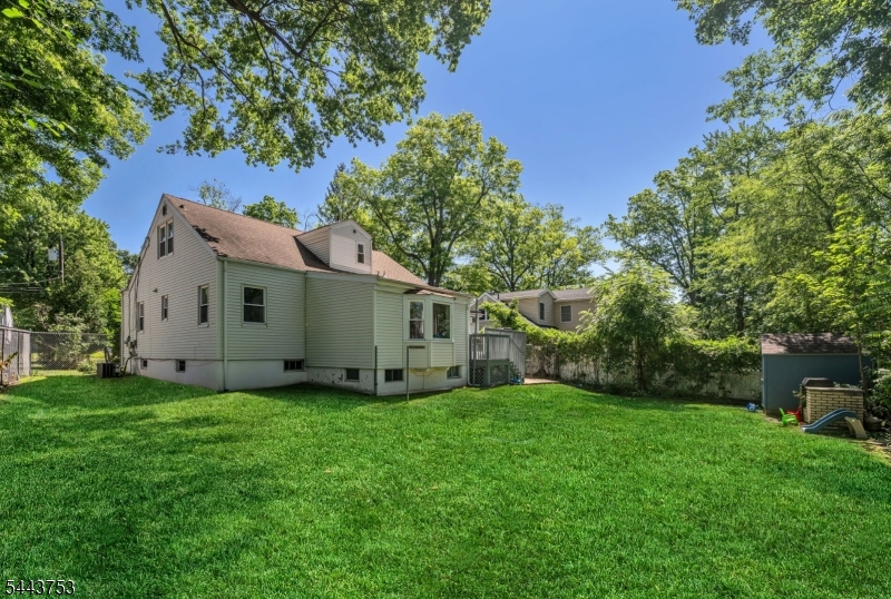 9 Midway Dr