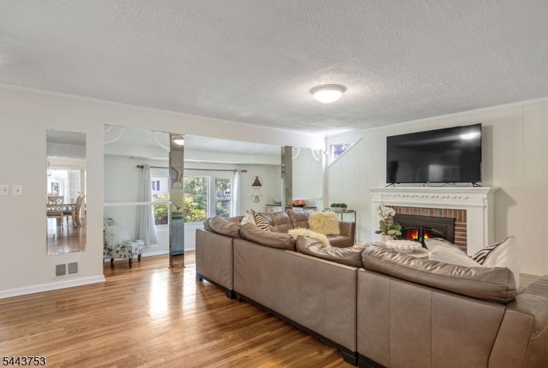 9 Midway Dr