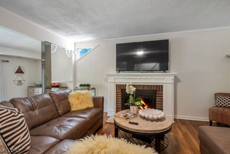 9 Midway Dr