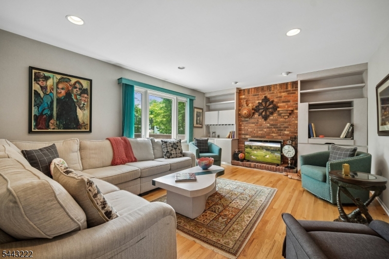 12 Arbor Ct