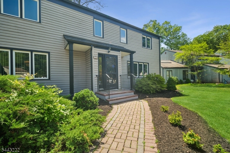 12 Arbor Ct
