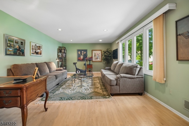 12 Arbor Ct