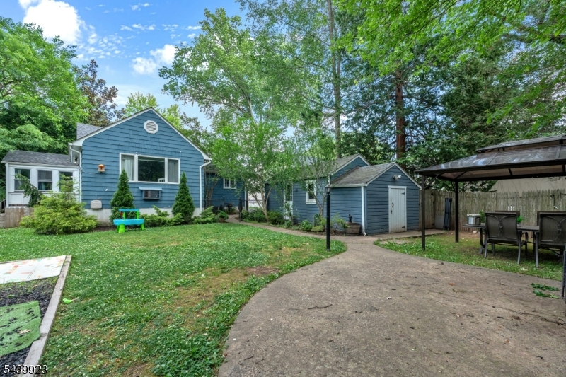 958 Leland Ave
