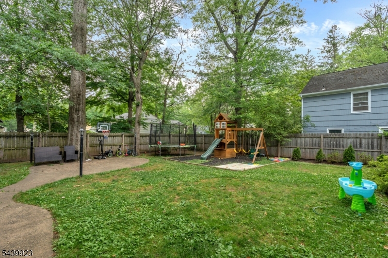 958 Leland Ave