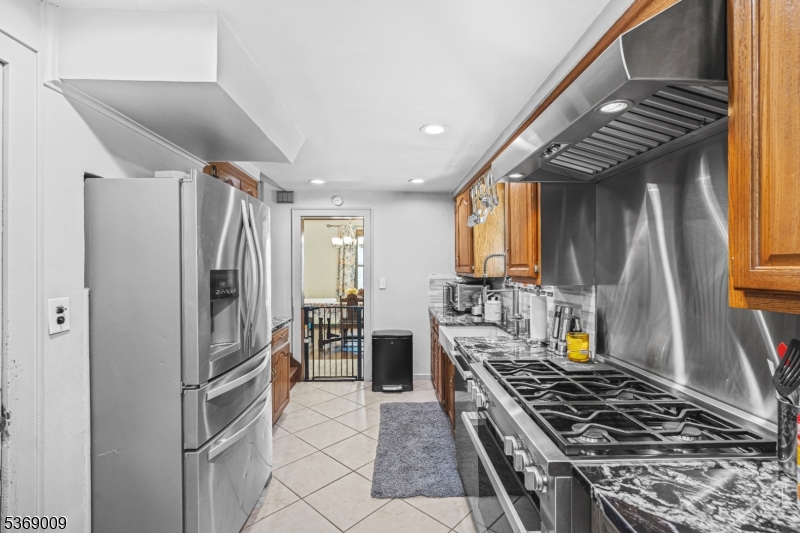 40 1St St