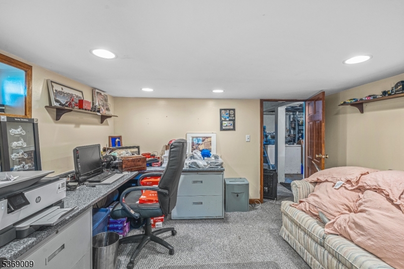 40 1St St