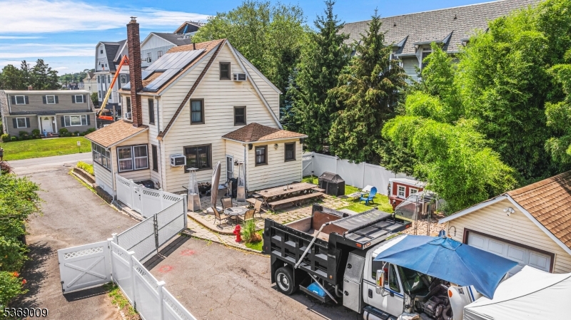 40 1St St