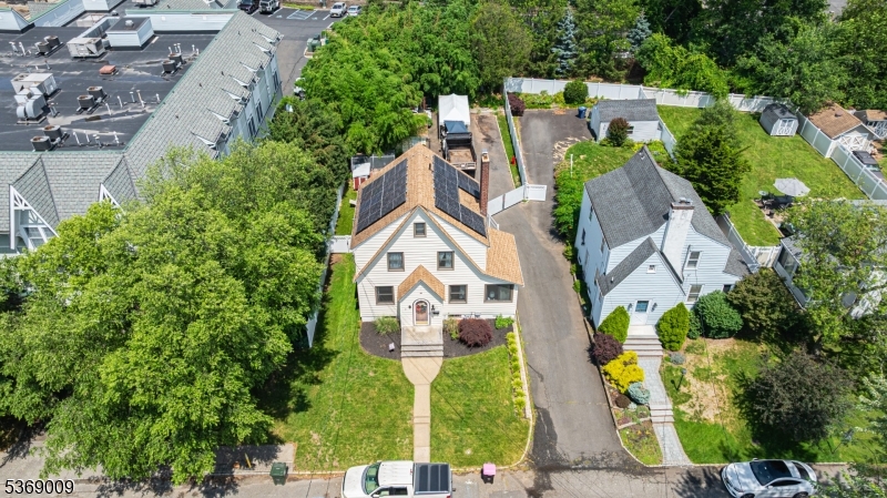 40 1St St