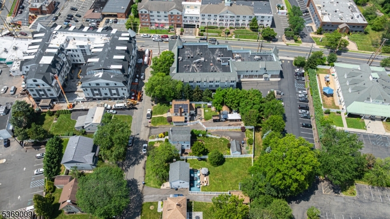 40 1St St