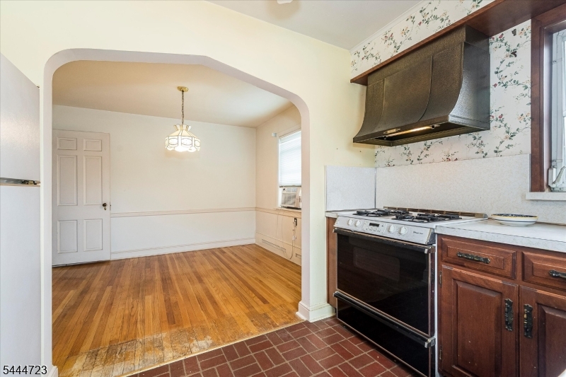 19 E Amsterdam Ave