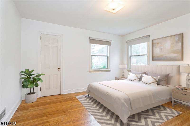 19 E Amsterdam Ave
