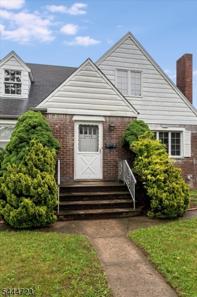 19 E Amsterdam Ave