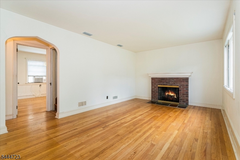 19 E Amsterdam Ave