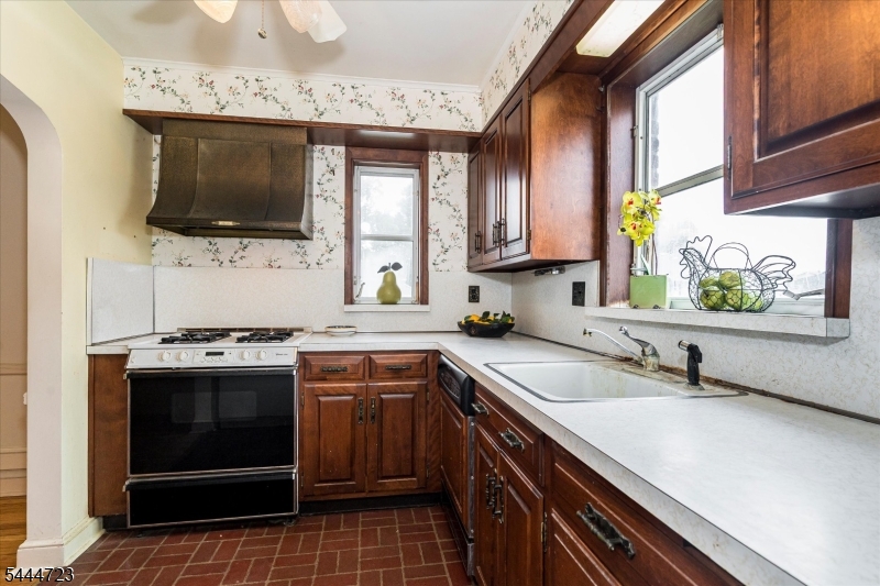 19 E Amsterdam Ave
