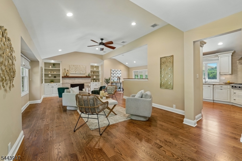 1050 Pines Lake Dr