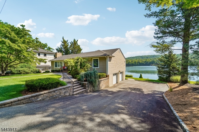 1050 Pines Lake Dr