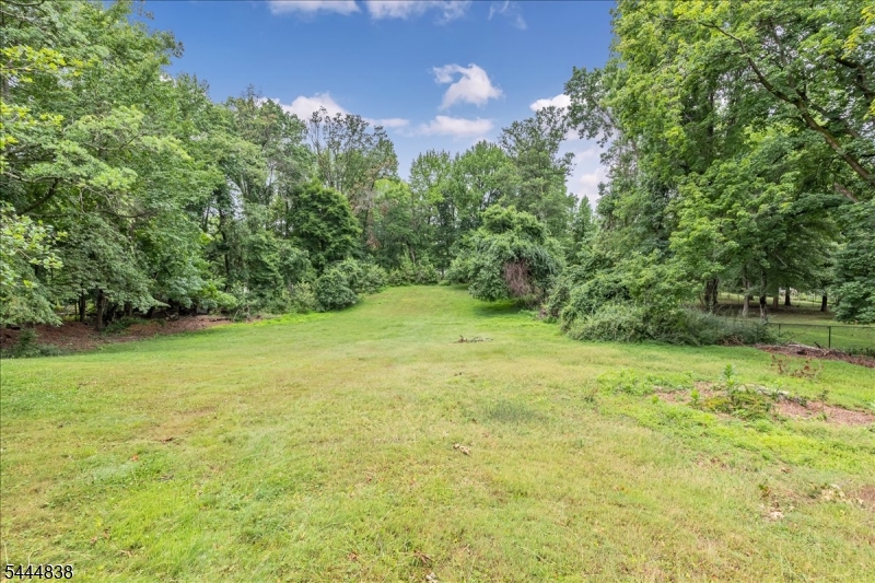 6 Orchard Dr