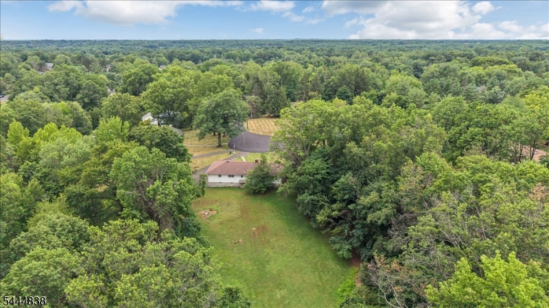 6 Orchard Dr