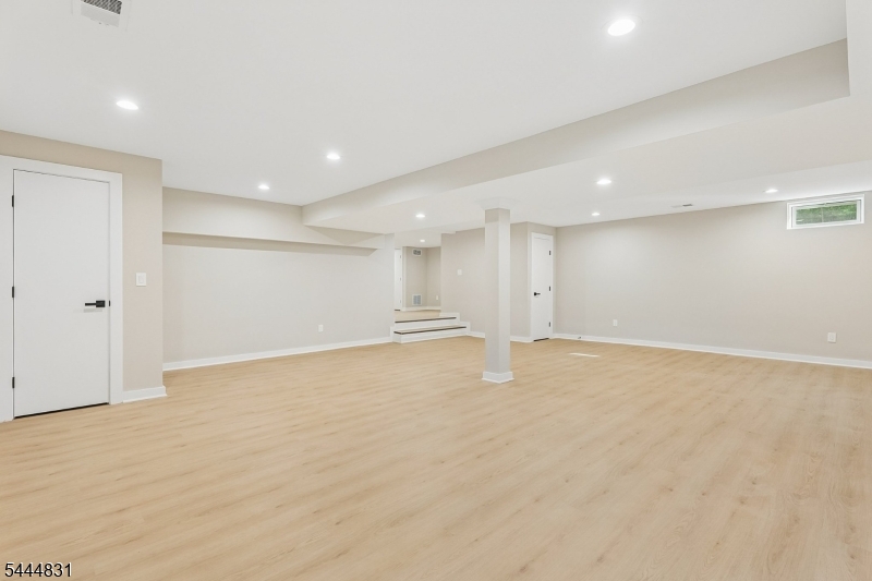 122 Stanmore Pl