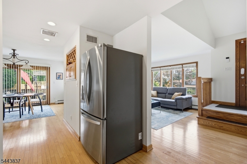 8 Oakwood Rd
