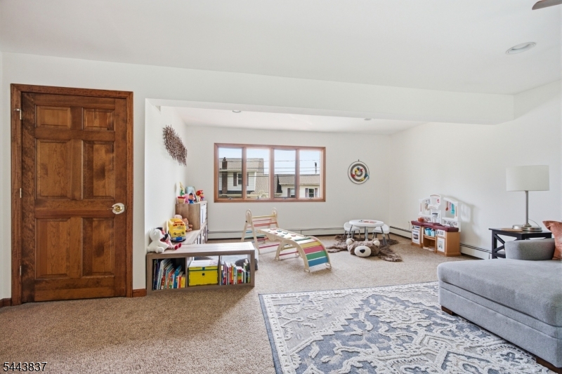 8 Oakwood Rd