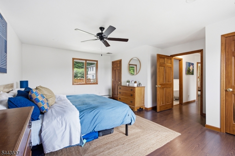 8 Oakwood Rd