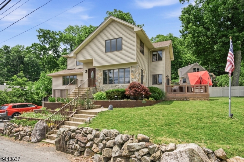 8 Oakwood Rd
