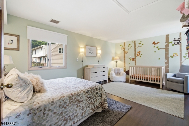 8 Oakwood Rd