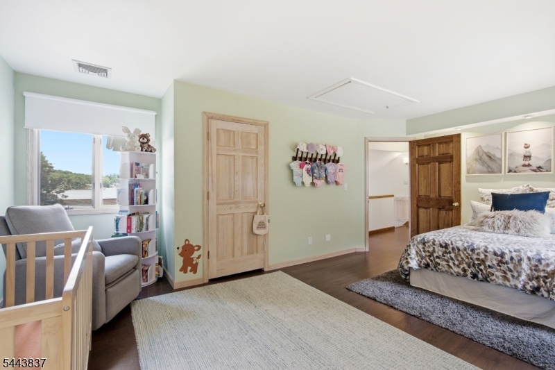 8 Oakwood Rd