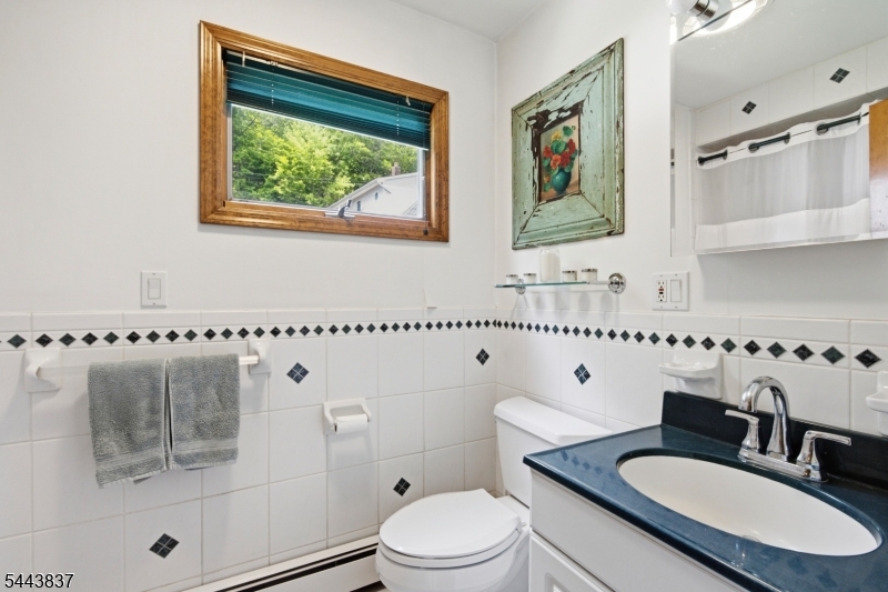 8 Oakwood Rd