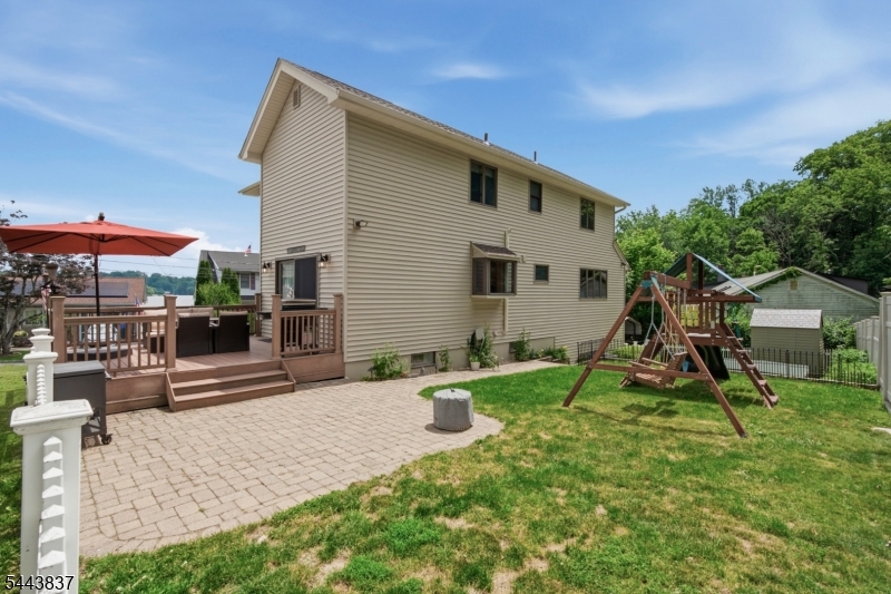 8 Oakwood Rd