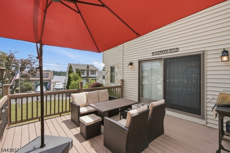 8 Oakwood Rd