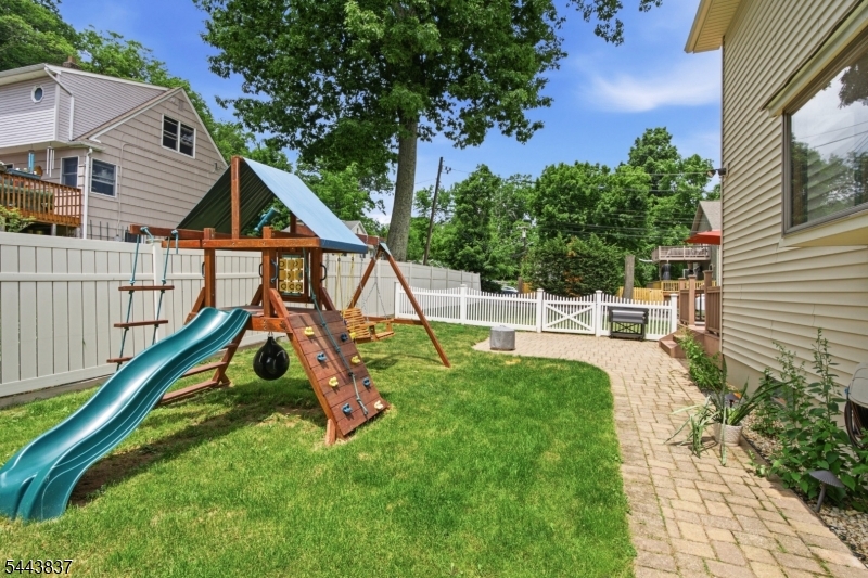 8 Oakwood Rd