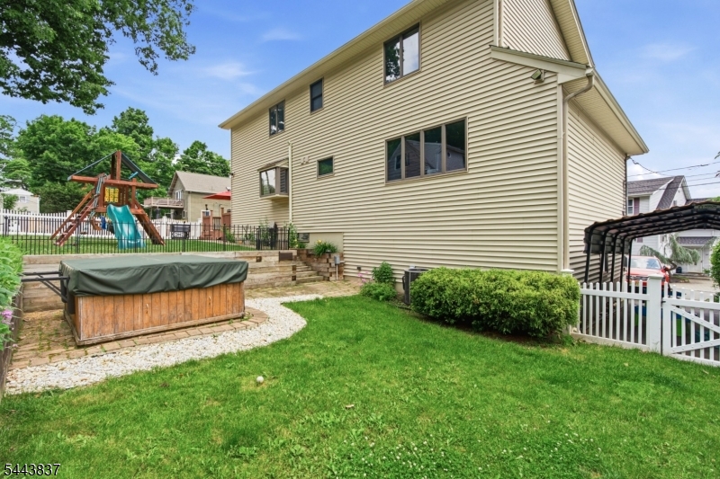 8 Oakwood Rd