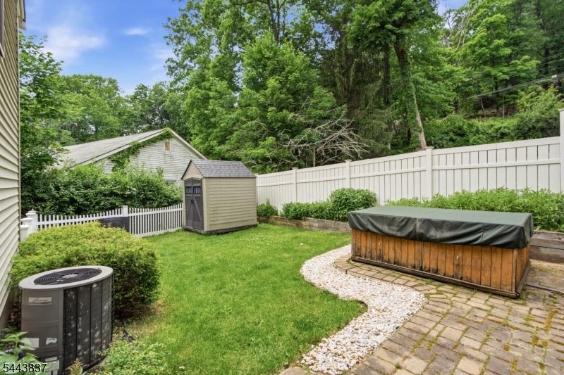 8 Oakwood Rd