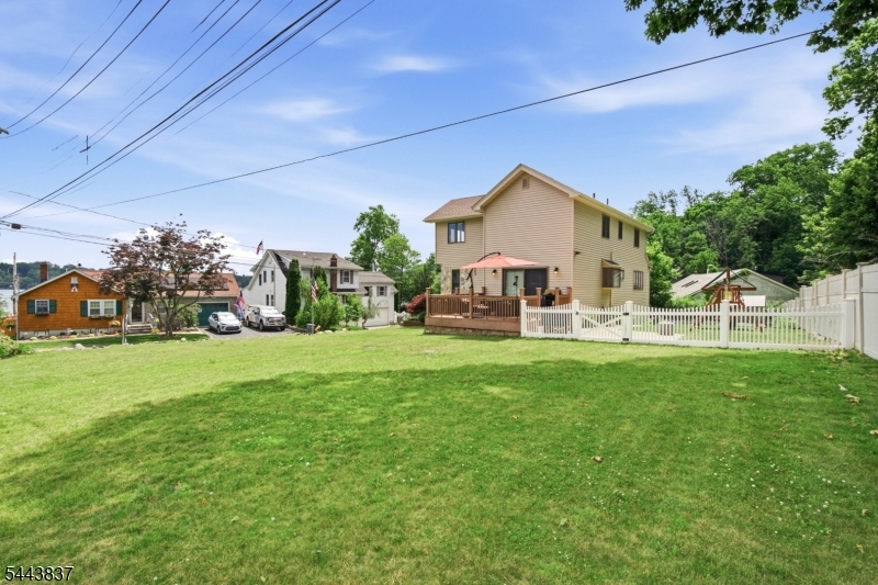 8 Oakwood Rd