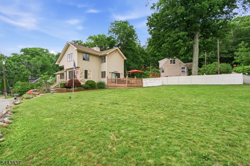 8 Oakwood Rd