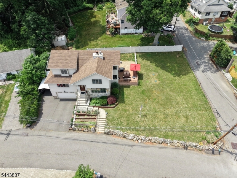 8 Oakwood Rd
