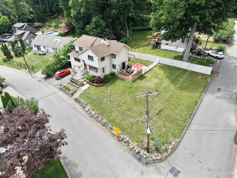 8 Oakwood Rd
