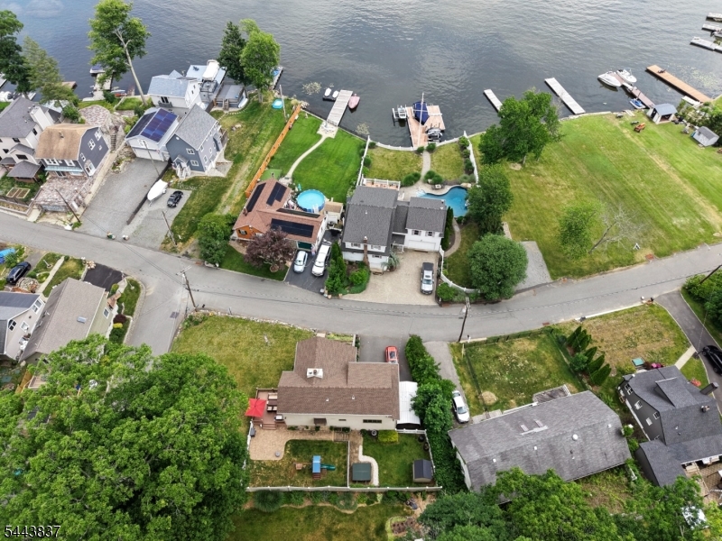 8 Oakwood Rd