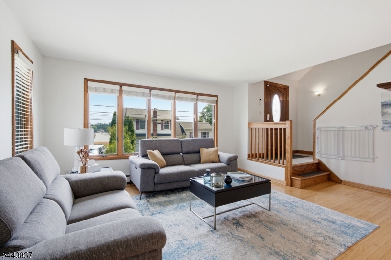 8 Oakwood Rd