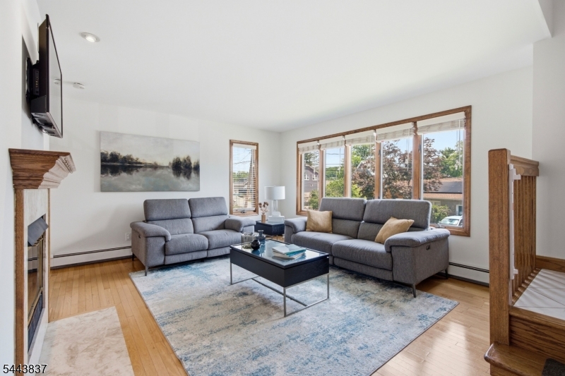 8 Oakwood Rd