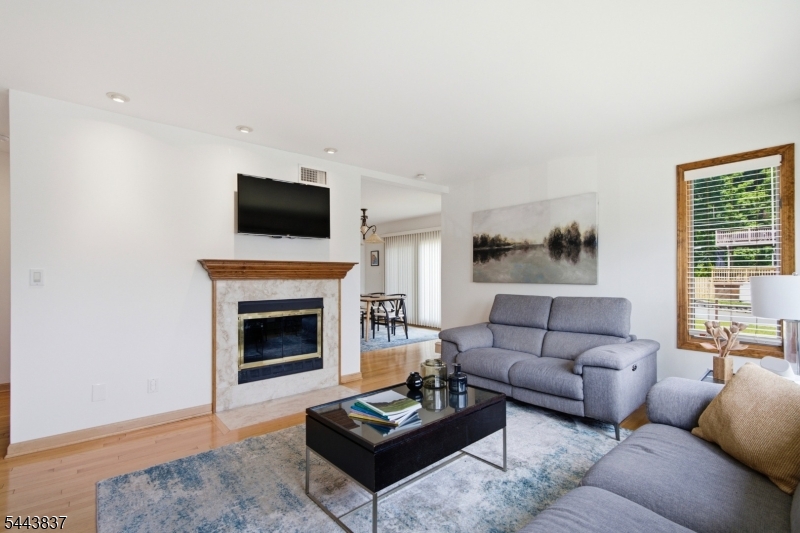 8 Oakwood Rd