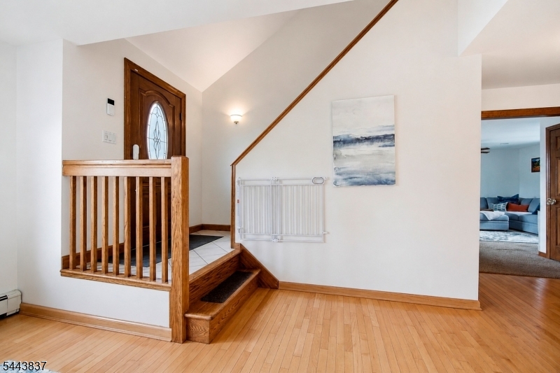 8 Oakwood Rd