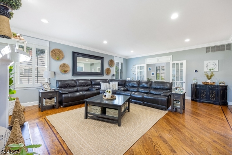 8 Ferndale Pl