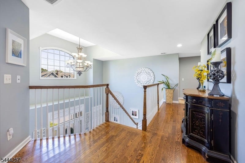 8 Ferndale Pl